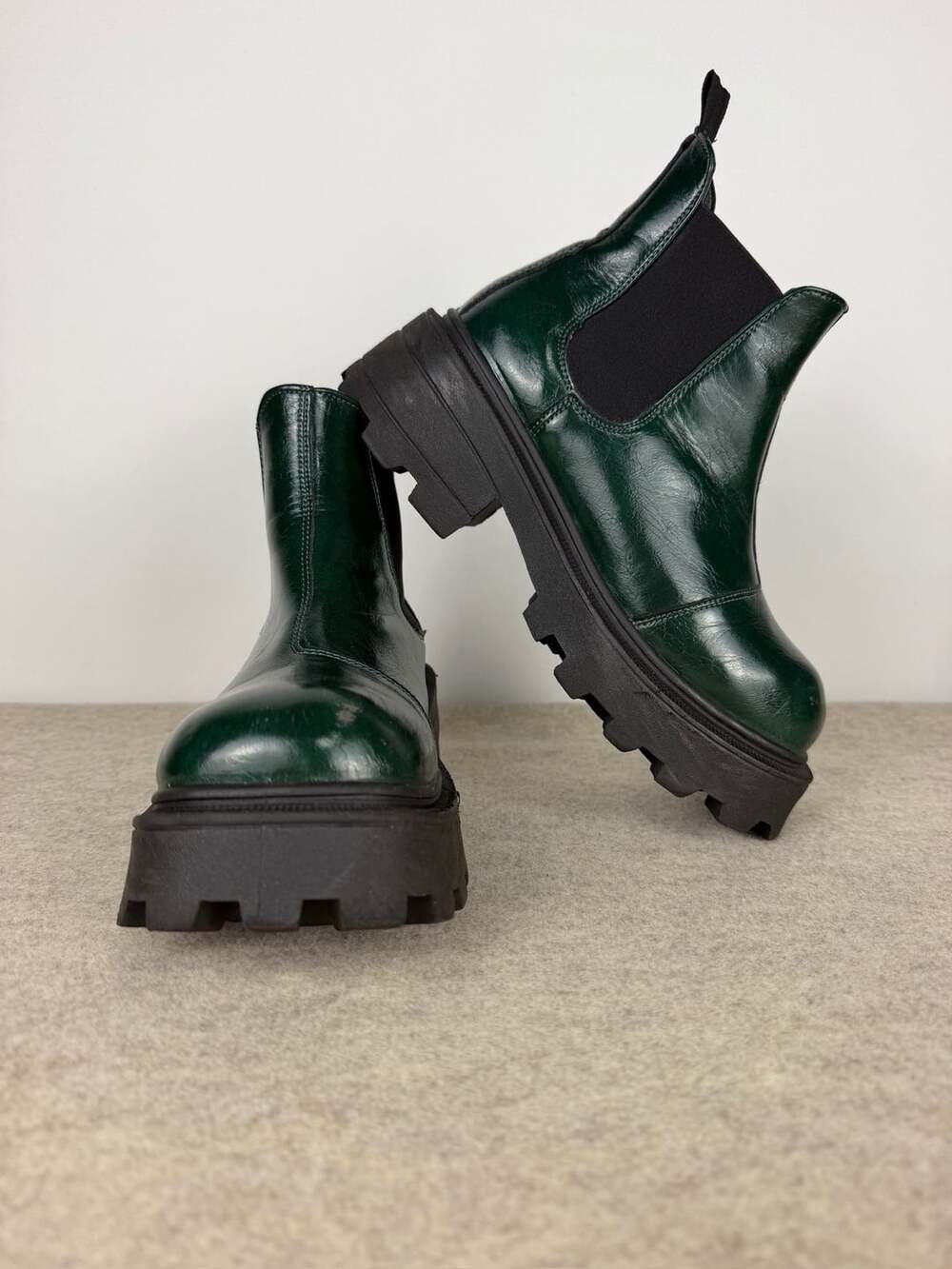 Intentionally Blank Contour Chelsea Boot Size 37 Green Leather